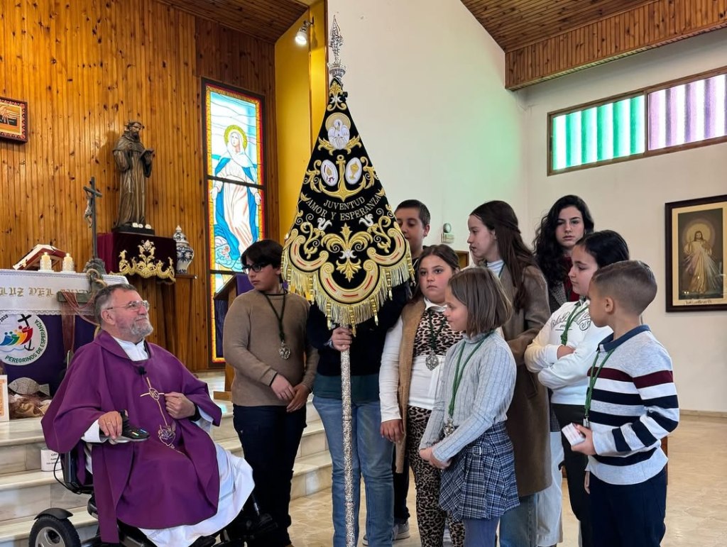 Bendición del Banderín del Grupo Joven y nuevo broche para María Santísima de la&nbsp;Esperanza