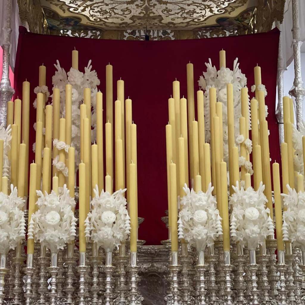 La candelería del palio de María Santísima de la Salud, lista para un nuevo Jueves Santo